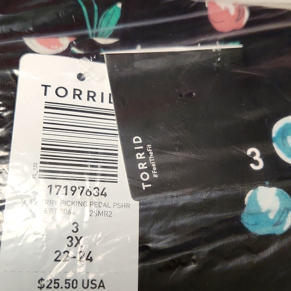 ❤️NWT VINTAGE TORRID VALENTINES DAY LEGGING - CHERRY PRINT - PEDAL PUSHER CROP - Picture 8 of 15